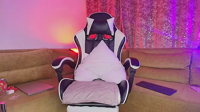 JacoboSwam online show from December 16, 2025, 9:36 am