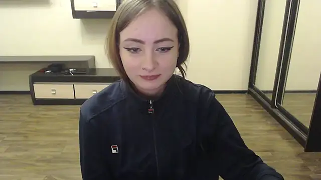 Laralianna online show from December 13, 2024, 3:43 pm