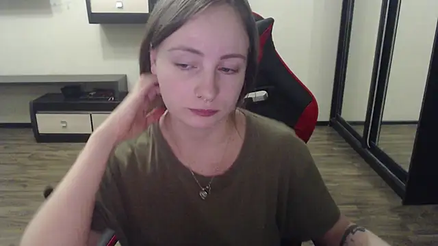 Laralianna online show from March 18, 2025, 2:48 pm