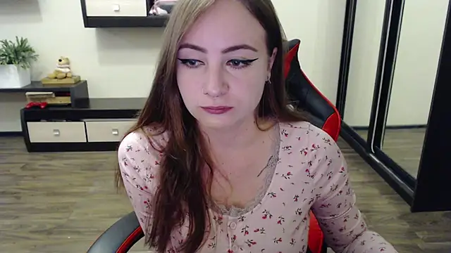 Laralianna online show from September 10, 2025, 8:14 am