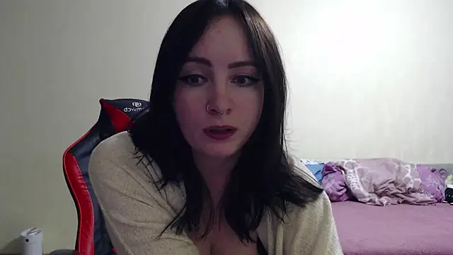 Laralianna online show from October 24, 2025, 6:37 pm