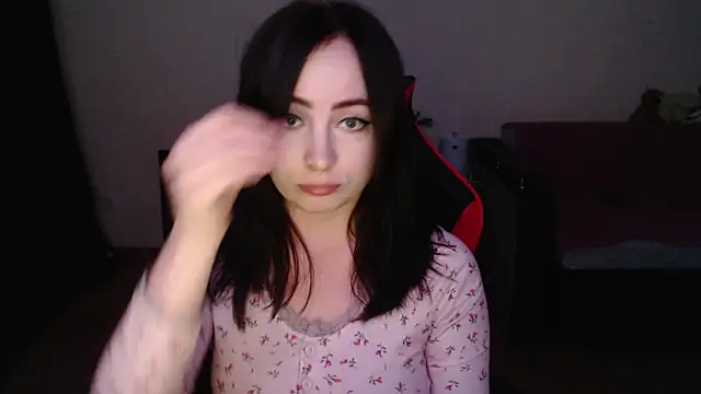 Laralianna online show from December 4, 2025, 9:34 pm