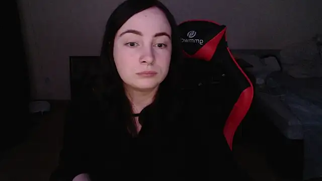 Snapshot of Laralianna chatting on February 10, 2026, 8:57 pm Laralianna online show from February 10, 2026, 8:57 pm