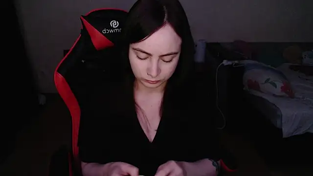 Snapshot of Laralianna chatting on February 23, 2026, 10:18 pm Laralianna online show from February 23, 2026, 10:18 pm