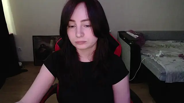 Snapshot of Laralianna chatting on April 23, 2026, 12:51 pm Laralianna online show from April 23, 2026, 12:51 pm