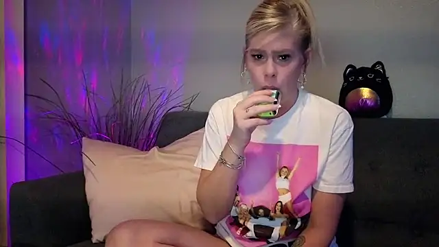 Snapshot of Lexi_Shocker chatting on September 26, 2025, 5:55 am Lexi Shocker online show from September 26, 2025, 5:55 am