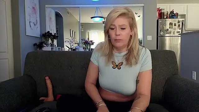 Snapshot of Lexi_Shocker chatting on November 17, 2025, 6:57 pm Lexi Shocker online show from November 17, 2025, 6:57 pm