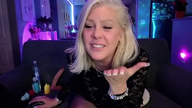 Snapshot of Lexi_Shocker chatting on June 17, 2026, 7:44 am Lexi Shocker online show from June 17, 2026, 7:44 am
