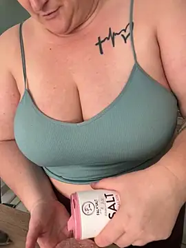 sweeti Em online show from February 22, 2026, 3:32 pm