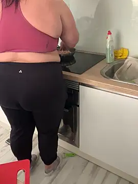 sweeti Em online show from April 14, 2026, 4:02 pm