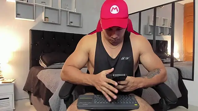 tyler hank01 online show from December 20, 2025, 9:33 pm