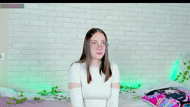 LinaKenny online show from November 22, 2025, 5:56 pm