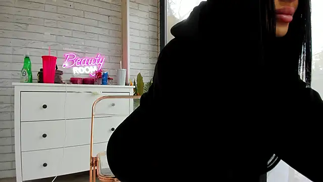 Britney Charm  online show from November 25, 2025, 8:14 am