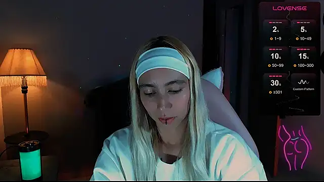 Snapshot of Saucy_Jenn chatting on December 27, 2024, 12:07 am Saucy Jenn online show from December 27, 2024, 12:07 am