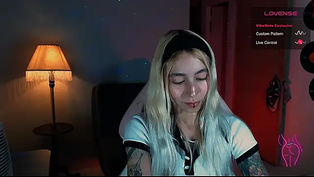 Snapshot of Saucy_Jenn chatting on January 9, 2025, 3:26 am Saucy Jenn online show from January 9, 2025, 3:26 am