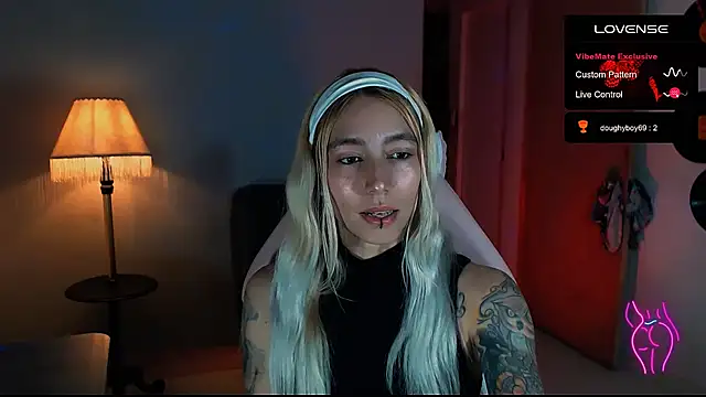 Snapshot of Saucy_Jenn chatting on January 11, 2025, 3:44 am Saucy Jenn online show from January 11, 2025, 3:44 am