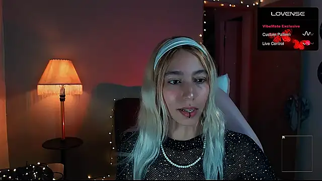 Snapshot of Saucy_Jenn chatting on January 12, 2025, 1:42 am Saucy Jenn online show from January 12, 2025, 1:42 am