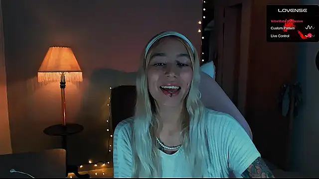 Snapshot of Saucy_Jenn chatting on January 12, 2025, 9:19 pm Saucy Jenn online show from January 12, 2025, 9:19 pm