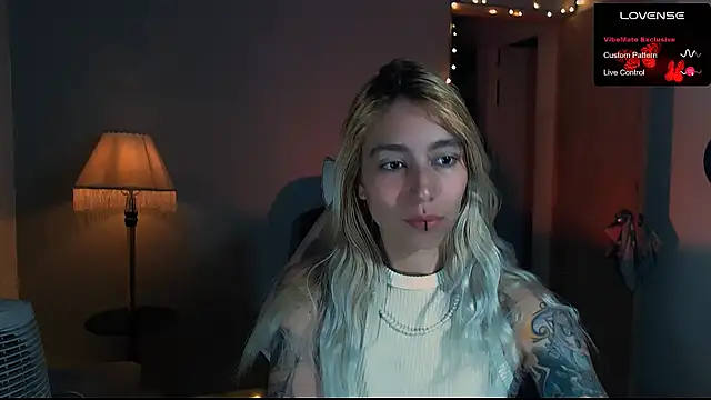 Snapshot of Saucy_Jenn chatting on January 26, 2025, 3:38 am Saucy Jenn online show from January 26, 2025, 3:38 am