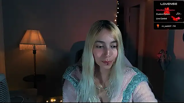 Snapshot of Saucy_Jenn chatting on January 26, 2025, 6:38 am Saucy Jenn online show from January 26, 2025, 6:38 am