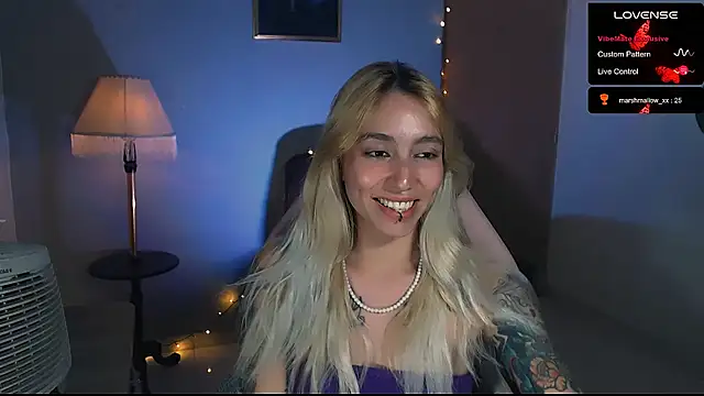 Snapshot of Saucy_Jenn chatting on February 2, 2025, 4:59 am Saucy Jenn online show from February 2, 2025, 4:59 am