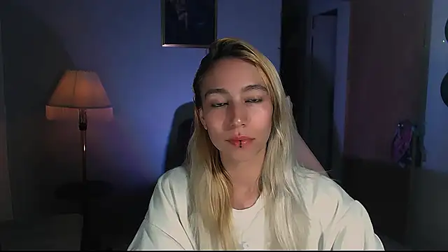 Snapshot of Saucy_Jenn chatting on February 2, 2025, 11:00 pm Saucy Jenn online show from February 2, 2025, 11:00 pm