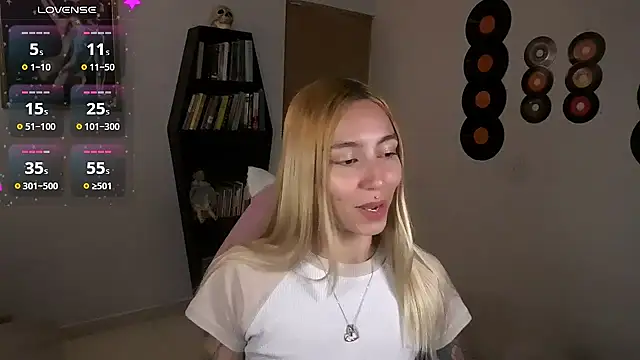 Snapshot of Saucy_Jenn chatting on October 12, 2025, 9:36 pm Saucy Jenn online show from October 12, 2025, 9:36 pm