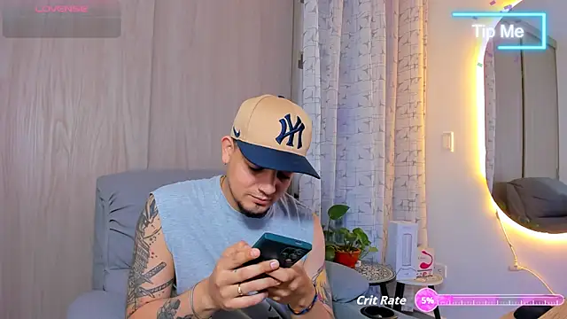 alejandro calderon1 online show from October 11, 2025, 3:06 am