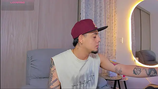 alejandro calderon1 online show from November 20, 2025, 3:50 am