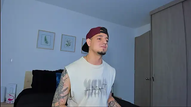 alejandro calderon1 online show from December 17, 2025, 3:56 am