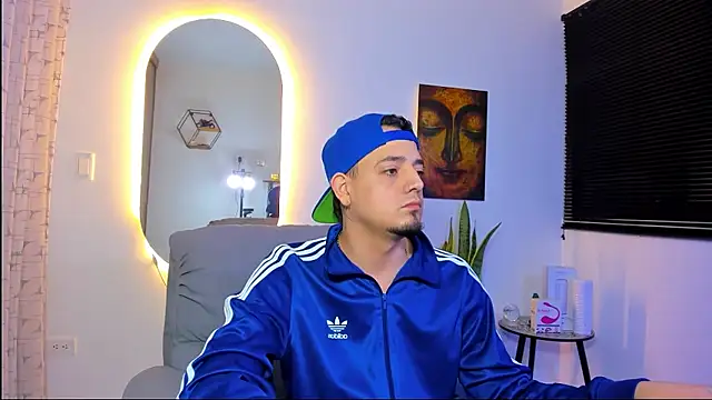 alejandro calderon1 online show from January 13, 2026, 4:29 am