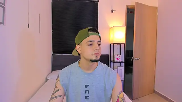 alejandro calderon1 online show from April 10, 2026, 4:28 am