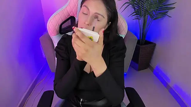 Kyomi chang online show from March 8, 2025, 2:19 pm