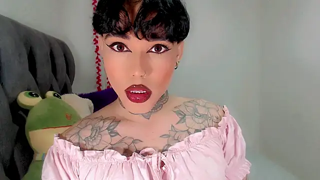 Snapshot of little_star_porn chatting on November 15, 2025, 8:27 pm little star porn online show from November 15, 2025, 8:27 pm