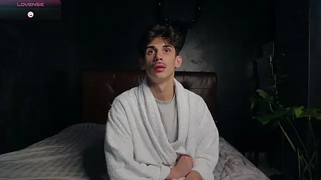 DanielCrush1 online show from November 16, 2025, 1:39 pm