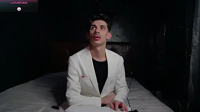 DanielCrush1 online show from November 26, 2025, 4:30 pm