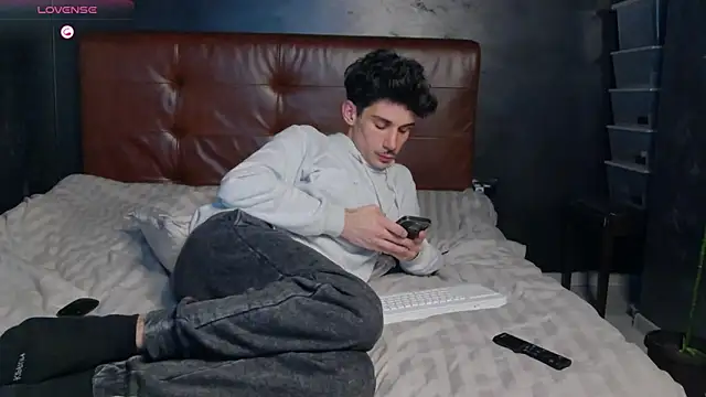 DanielCrush1 online show from April 2, 2026, 7:33 pm