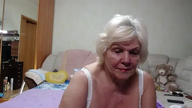 Blondebomb online show from February 5, 2026, 4:17 am