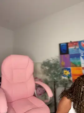 Snapshot of stormyy_ chatting on April 30, 2026, 1:01 am stormyy online show from April 30, 2026, 1:01 am