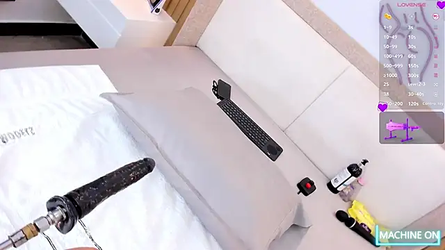 Snapshot of bounce_katty chatting on February 6, 2026, 1:36 pm bounce katty online show from February 6, 2026, 1:36 pm