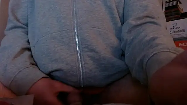 Snapshot of Cordt27 chatting on February 16, 2026, 8:27 pm Cordt27 online show from February 16, 2026, 8:27 pm