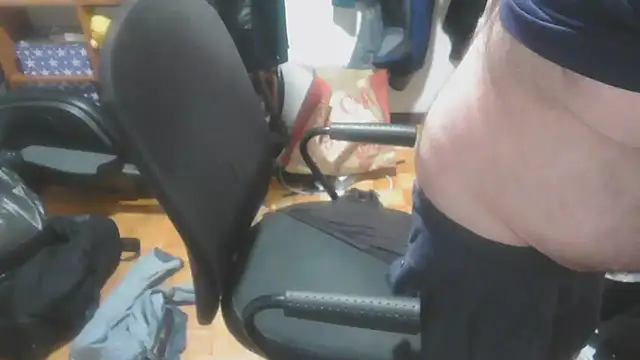 Snapshot of mikeyhotbear chatting on December 2, 2024, 6:30 am mikeyhotbear online show from December 2, 2024, 6:30 am