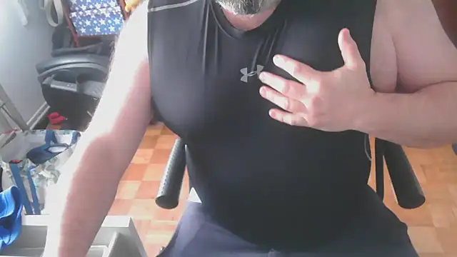 Snapshot of mikeyhotbear chatting on January 13, 2025, 4:51 pm mikeyhotbear online show from January 13, 2025, 4:51 pm