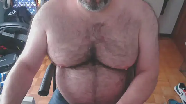 Snapshot of mikeyhotbear chatting on January 27, 2025, 4:54 pm mikeyhotbear online show from January 27, 2025, 4:54 pm