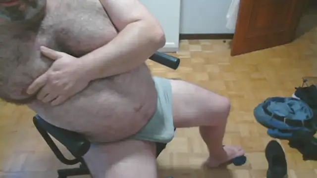 mikeyhotbear online show from October 30, 2025, 8:16 am