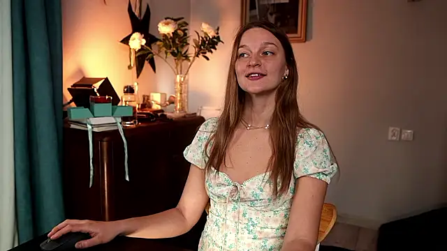 Snapshot of Special___ chatting on December 4, 2024, 7:01 pm Special    online show from December 4, 2024, 7:01 pm