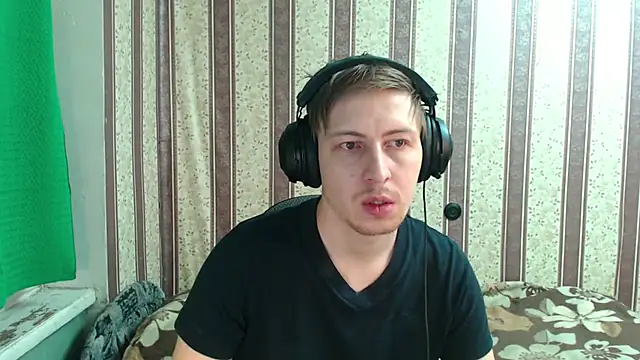 darienlarge online show from October 31, 2025, 2:23 am