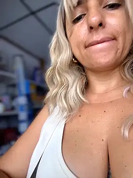 sammyqueenx21 online show from November 30, 2025, 1:15 pm