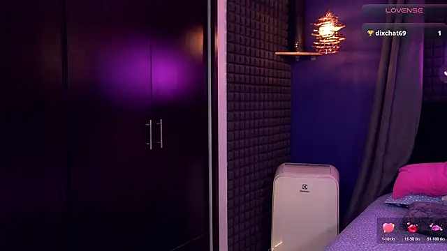 Snapshot of bull_vixen2001 chatting on February 15, 2026, 11:56 pm bull vixen2001 online show from February 15, 2026, 11:56 pm