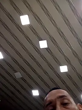 Snapshot of Diegoflorez01 chatting on April 15, 2026, 10:43 pm Diegoflorez01 online show from April 15, 2026, 10:43 pm